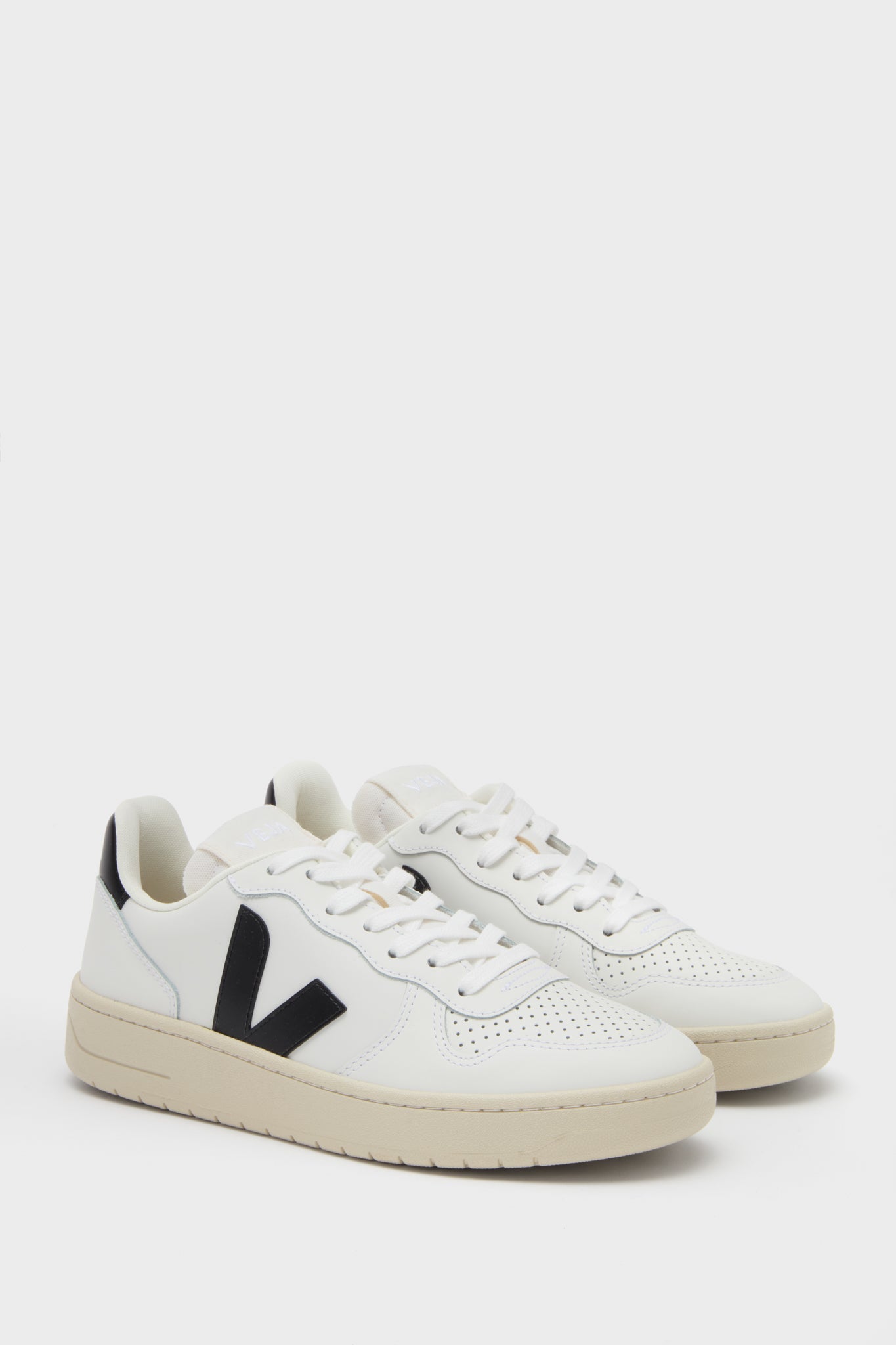 Extra White Black V-10 Sneakers